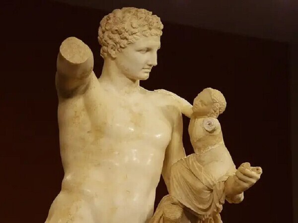 Top 12 Most Beautiful Ancient Greek Sculptures